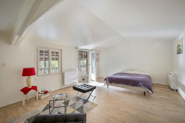 Aux portes du golf, plus de 3 200 m² de quiétude pour une vraie vie de famille. Détails des diagnostics énergétiques
