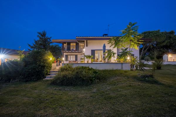 Aux portes du golf, plus de 3 200 m² de quiétude pour une vraie vie de famille. Détails des diagnostics énergétiques