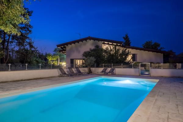 Aux portes du golf, plus de 3 200 m² de quiétude pour une vraie vie de famille. Détails des diagnostics énergétiques