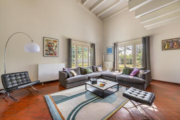 Aux portes du golf, plus de 3 200 m² de quiétude pour une vraie vie de famille. Détails des diagnostics énergétiques