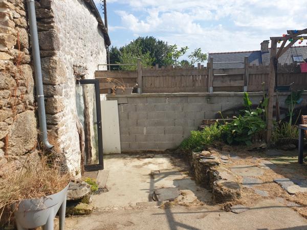 Brennilis maison en pierres 32 m² , Brennilis
