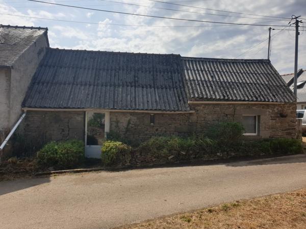 Brennilis maison en pierres 32 m² , Brennilis