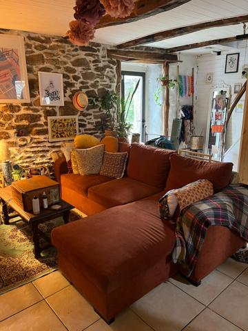 Brennilis maison en pierres 32 m² , Brennilis