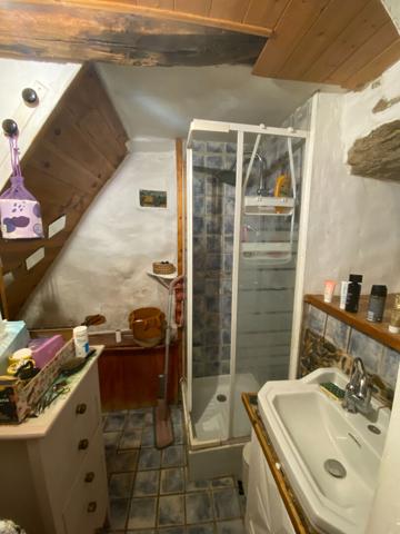 Brennilis maison en pierres 32 m² , Brennilis