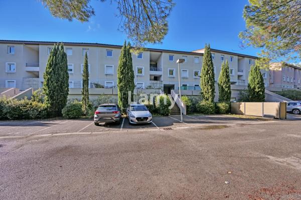 Parking + appartement + parking