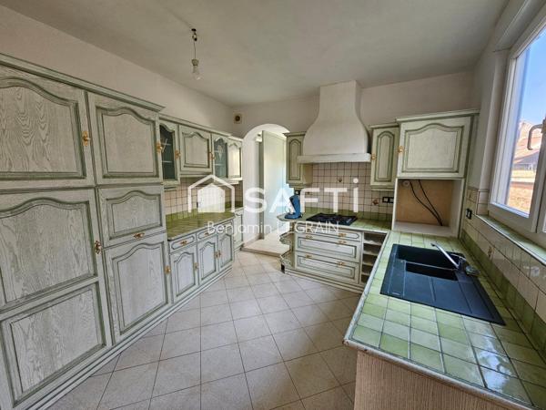 Immeuble de 273m2 avec local commercial+appartement