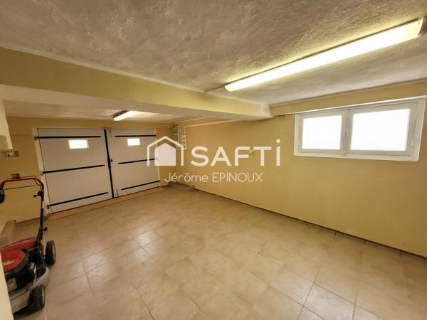 5500m2 de terrain, Pompe à chaleur juillet 2023 !!! possibilité d'un logement de 30m2 totalement indépendant et autonome, 6 Chambres, à 5 minutes des axes routiers et Centre Ville.