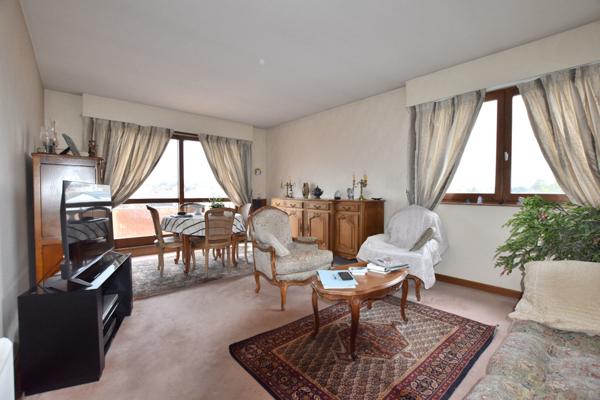 DERNIER ÉTAGE AVEC ASCENSEUR - GRAND BALCON - À DEUX PAS DES BORDS DE MARNE