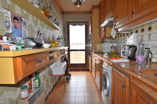 DERNIER ÉTAGE AVEC ASCENSEUR - GRAND BALCON - À DEUX PAS DES BORDS DE MARNE