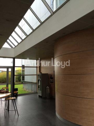 Bureaux rénovés à louer à Villeneuve d'Ascq avec parkings privatifs