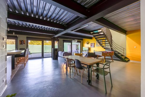 Loft esprit industriel et sa terrasse privative