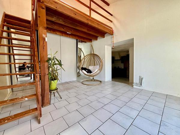 Appartement esprit "maisonnette"  avec exterieur et garage