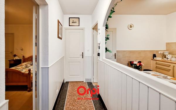 Immeuble à vendre    1 pièce •  Néris-les-Bains