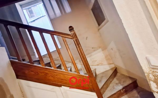 Immeuble à vendre    1 pièce •  Néris-les-Bains