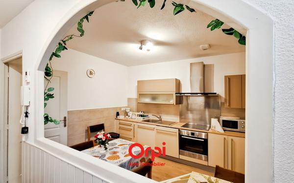 Immeuble à vendre    1 pièce •  Néris-les-Bains