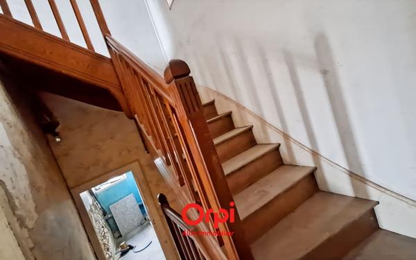 Immeuble à vendre    1 pièce •  Néris-les-Bains