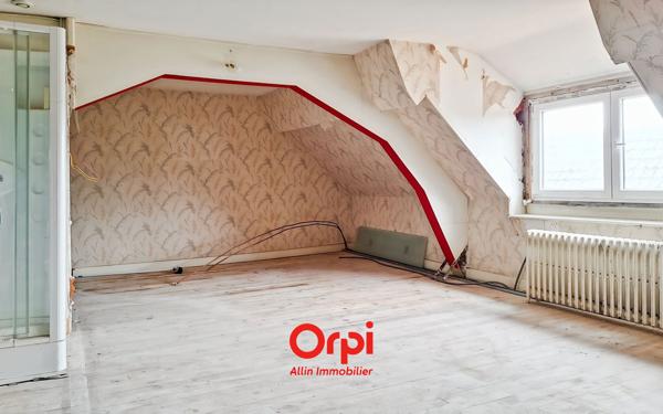 Immeuble à vendre    1 pièce •  Néris-les-Bains