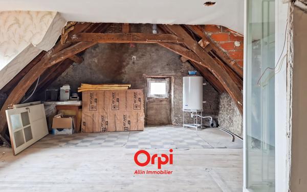 Immeuble à vendre    1 pièce •  Néris-les-Bains