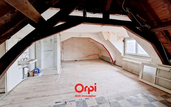 Immeuble à vendre    1 pièce •  Néris-les-Bains