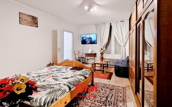 Immeuble à vendre    1 pièce •  Néris-les-Bains