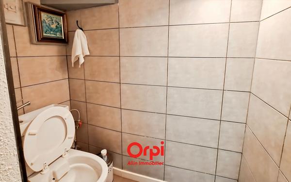 Immeuble à vendre    1 pièce •  Néris-les-Bains