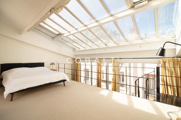 Appartement deux pièces dernier étage avec terrasse - Faubourg Saint-Honoré