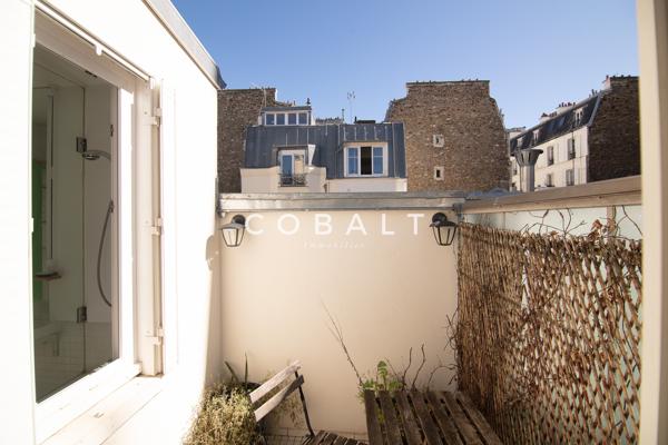 Appartement deux pièces dernier étage avec terrasse - Faubourg Saint-Honoré