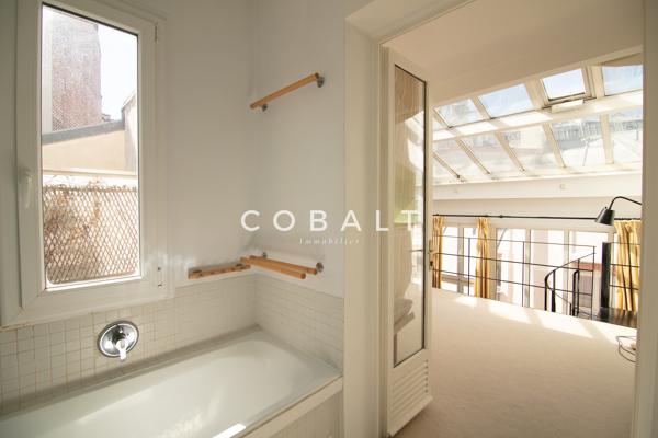 Appartement deux pièces dernier étage avec terrasse - Faubourg Saint-Honoré