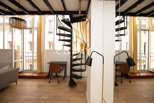 Appartement deux pièces dernier étage avec terrasse - Faubourg Saint-Honoré