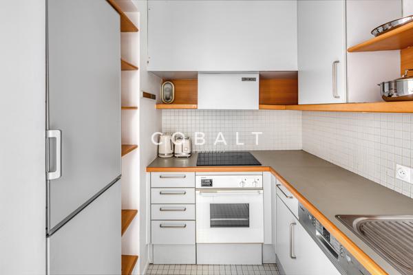 Appartement deux pièces dernier étage avec terrasse - Faubourg Saint-Honoré