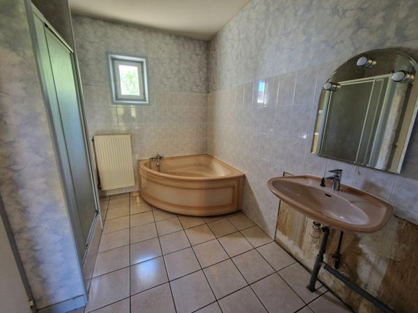 Maison à vendre    4 pièces •  Montceau-les-Mines