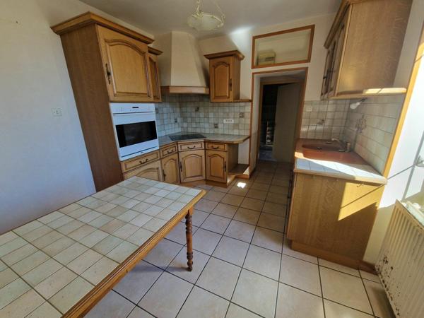 Maison à vendre    4 pièces •  Montceau-les-Mines