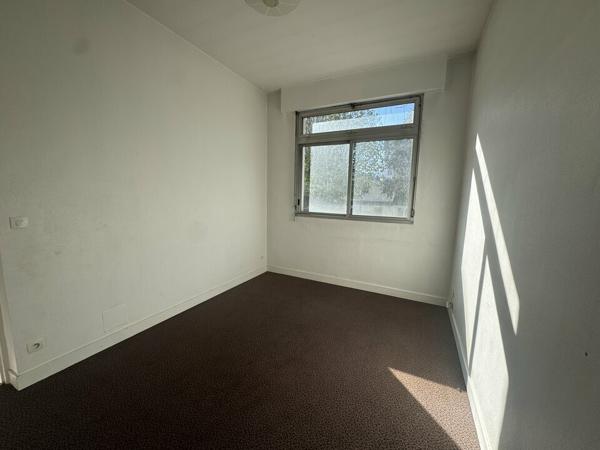 TOURS CENTRE BUREAUX A LOUER DE 52 M² AVEC 1 PARKING ET POSSIBILITE D'UN SUPPLEMENTAIRE
