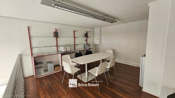 Bureaux à louer en rez de chaussée à Lyon avec vitrine et accès rapide