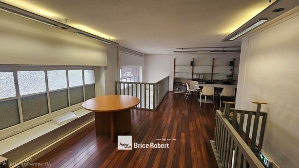 Bureaux à louer en rez de chaussée à Lyon avec vitrine et accès rapide