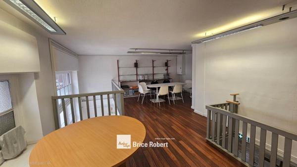 Bureaux à louer en rez de chaussée à Lyon avec vitrine et accès rapide