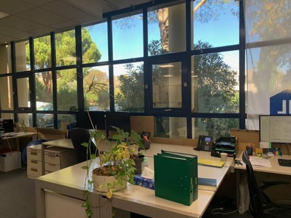 Bureaux à vendre à Avignon Courtine, surface 417 m2, terrasse et parking privé