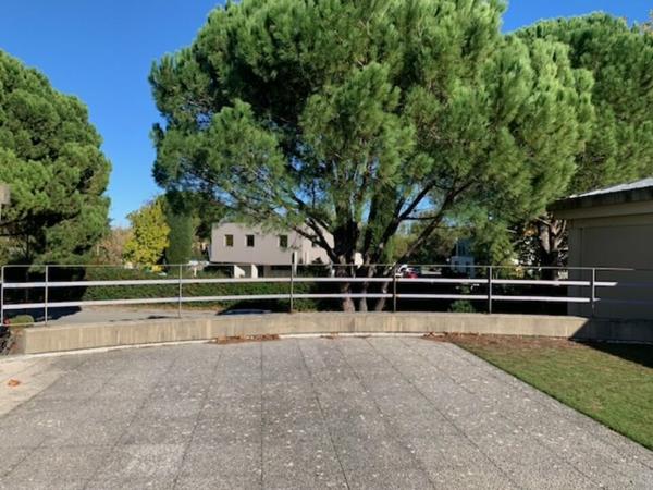 Bureaux à vendre à Avignon Courtine, surface 417 m2, terrasse et parking privé