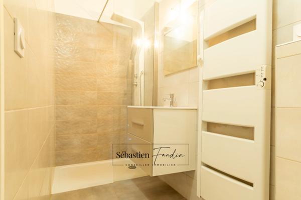 Appartement à vendre 3 pièces SOLLIES TOUCAS (83) - T3 de 56 m² - Duplex - Dernier étage - Proche commerces - Stationnement facile