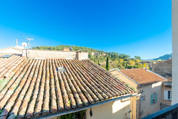 Appartement à vendre 3 pièces SOLLIES TOUCAS (83) - T3 de 56 m² - Duplex - Dernier étage - Proche commerces - Stationnement facile