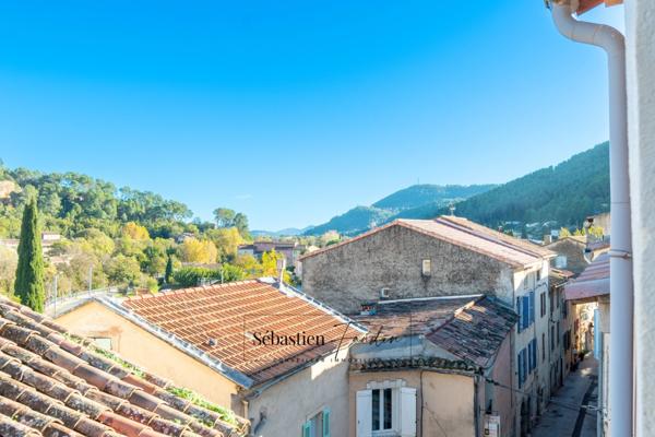 Appartement à vendre 3 pièces SOLLIES TOUCAS (83) - T3 de 56 m² - Duplex - Dernier étage - Proche commerces - Stationnement facile