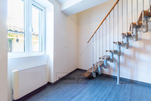 Appartement à vendre 3 pièces SOLLIES TOUCAS (83) - T3 de 56 m² - Duplex - Dernier étage - Proche commerces - Stationnement facile