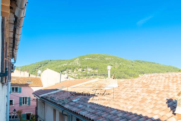 Appartement à vendre 3 pièces SOLLIES TOUCAS (83) - T3 de 56 m² - Duplex - Dernier étage - Proche commerces - Stationnement facile