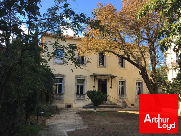 Maison de maître à louer avec jardin et parkings Montpellier centre