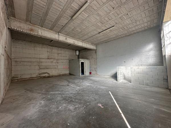 Entrepôt 104m² Nice Est