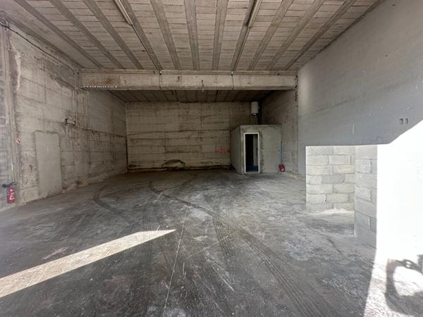 Entrepôt 104m² Nice Est