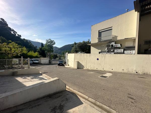 Entrepôt 104m² Nice Est