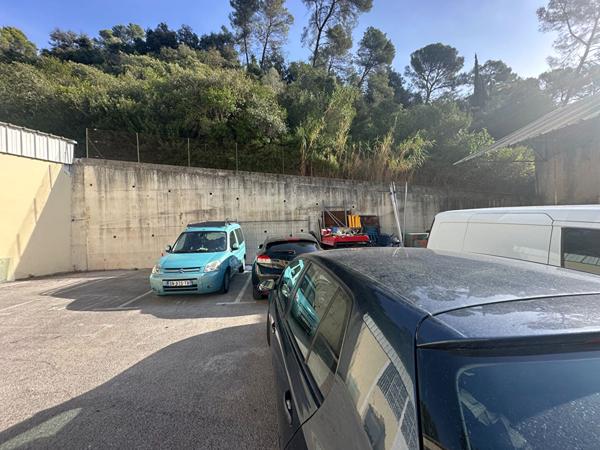 Entrepôt 104m² Nice Est