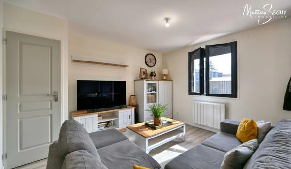 THURINS - Appartement récent P3 + Espace bureau avec cour de 60m² + 2 Parkings
