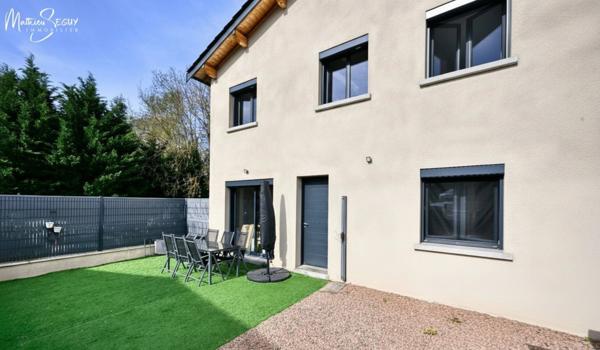 THURINS - Appartement récent P3 + Espace bureau avec cour de 60m² + 2 Parkings